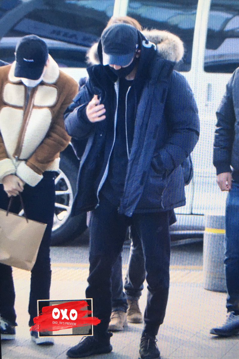 OXO_TH's tweet photo. 160218 인천공항 찬열 출국 #CHANYOEL
어제 엄마랑 같이 가온봤는ㄷ ㅔ 엄마가 모델이냐고•••••• 아니엄마사위••• 그리고 아무말이없으셨다...^^ https://t.co/ErfP829mm8
