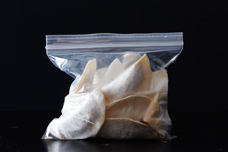 Food52's tweet photo. 6 dumplings to keep in your office freezer for lunch. https://t.co/jqaSxrxKbM https://t.co/dcT2McHAxE
