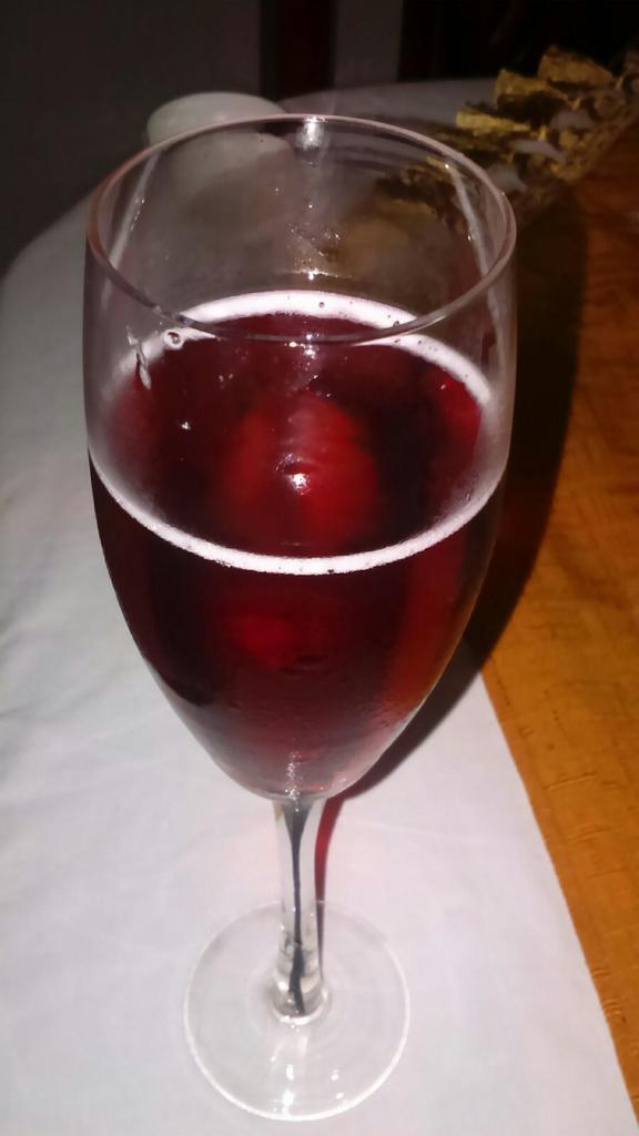 Me gusta "que te has creido "#BajoTerapiaChevere  Cheverenights <a href="/Cheverenights/">Cheverenights</a> <a href="/SergioVargas15/">Sergio Vargas</a>