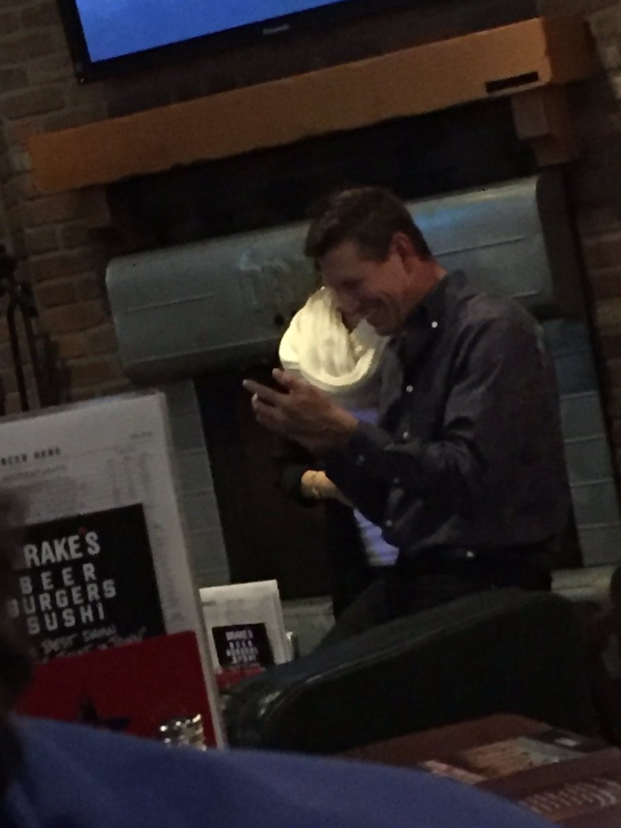 drewmichelle77's tweet image. #firstdatevibes #musttakeaselfie 😂😂