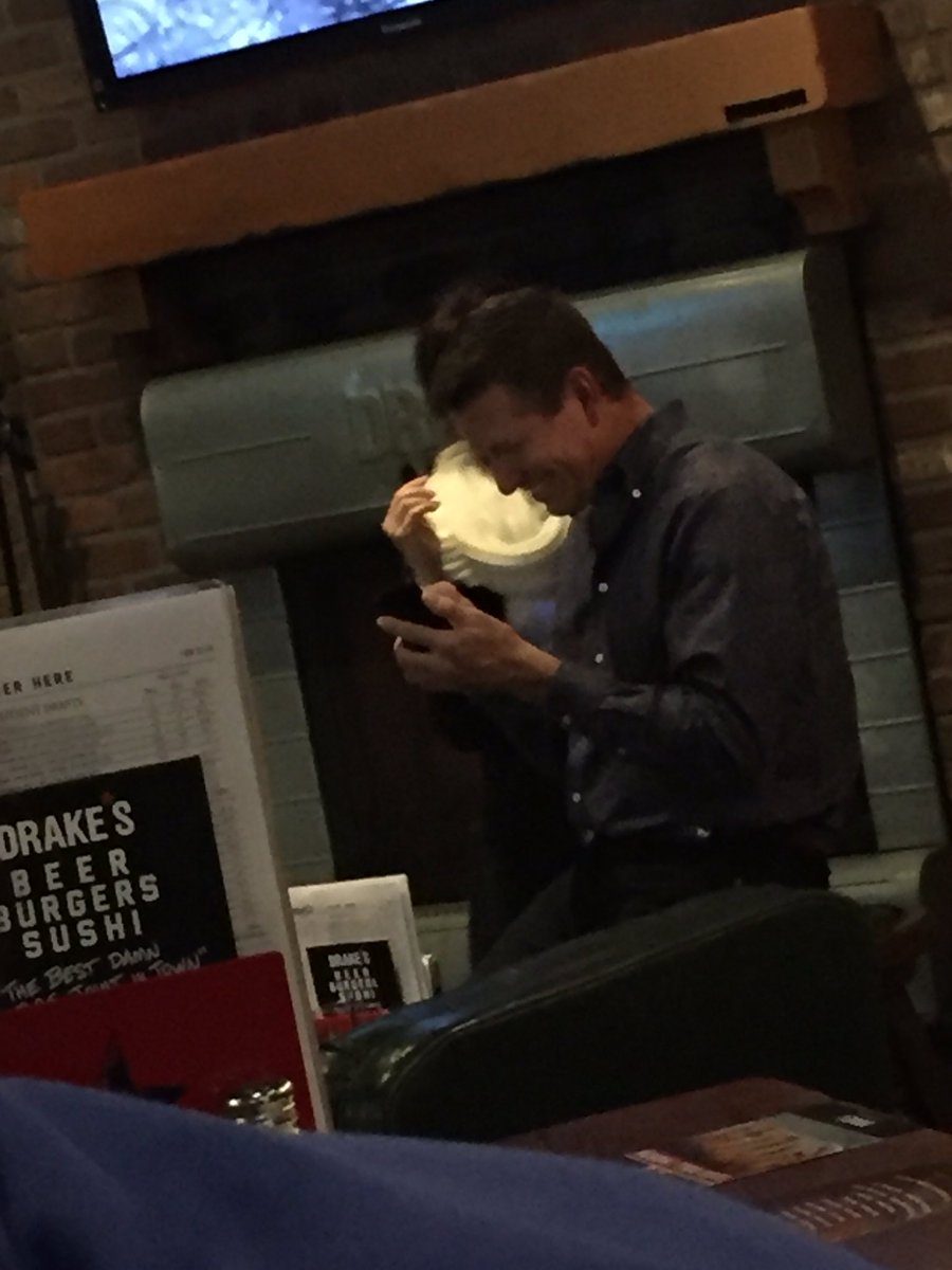 drewmichelle77's tweet image. #firstdatevibes #musttakeaselfie 😂😂