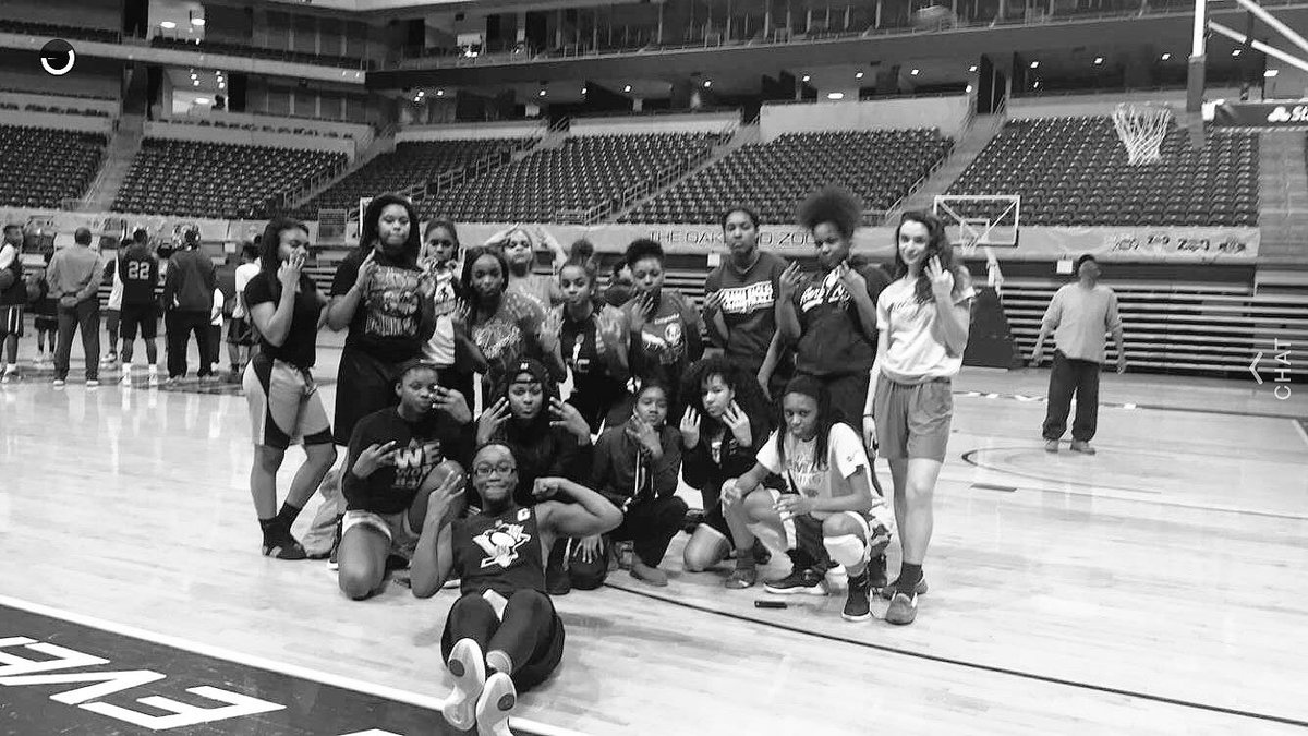 USOSports's tweet photo. See Obama Girls Basketball Getting Ready For Saturday👀👀🏀 #3PEAT 💍💍💍?? https://t.co/aMUluWyp3e