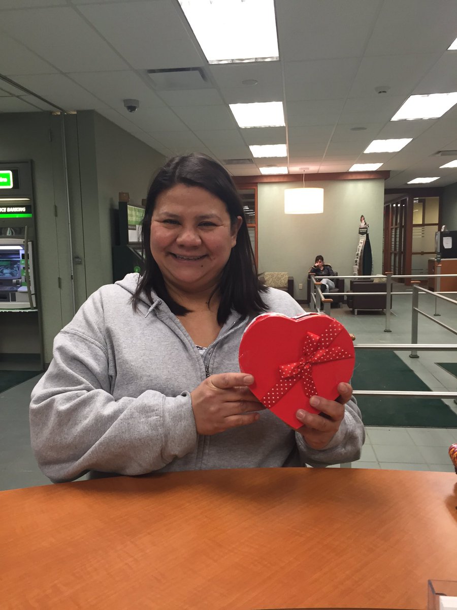 miss_nikkijean's tweet photo. Shelia guessed the right amount of chocolates. Her kids are pretty excited! #vday #HTWWI #br226 @CarmelConlon https://t.co/EumlBqMlRO