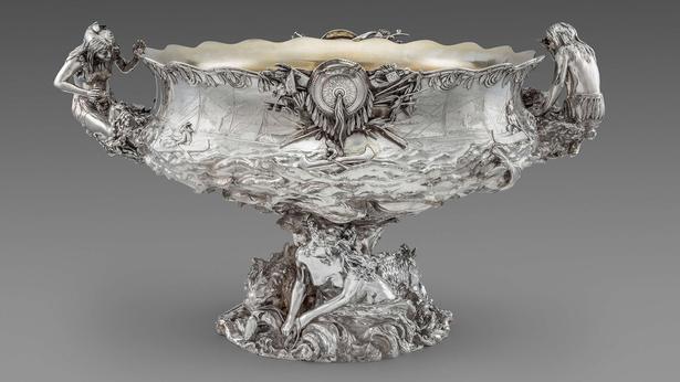 boatint's tweet photo. The Bennett Indian Yacht Club trophy goes up for sale with @KoopmanRareArt https://t.co/PwzNaoeEkw https://t.co/lU3Pxo98rJ