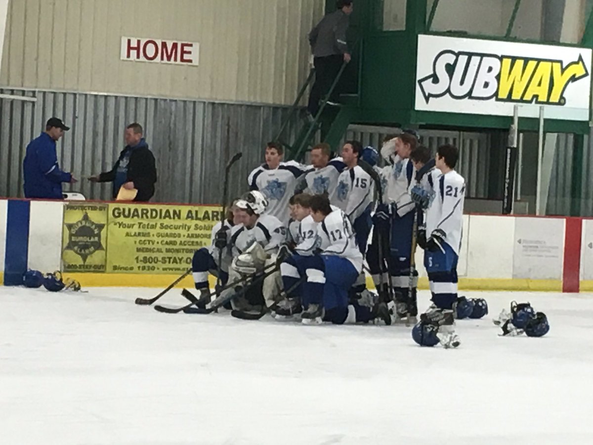 sfieldathletics's tweet photo. Springfield defeats Maumee 5-1 to advance to the next round @bdevils_hockey https://t.co/y9EjQfMBIa