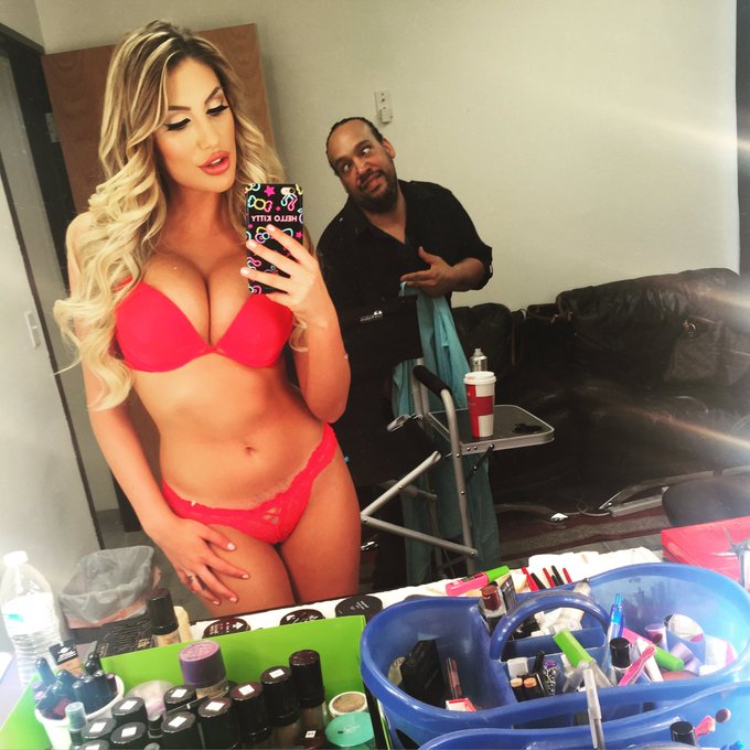 2 pic. Sexy(&1 funny)pic from set today for @Brazzers !!! You'll DEFINITELY want 2see this❤️?also posted