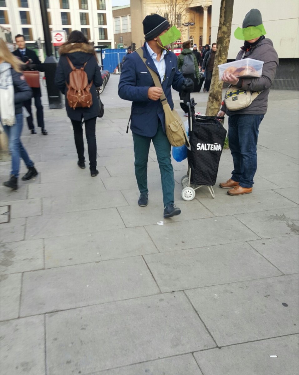 sebastian1906's tweet photo. #saltena szczypta am.poludniowej na przystanku mozna kupic Boliwijska odmiane*buleczko-pieroga,czyli z arg empanadas https://t.co/woyRembp2L