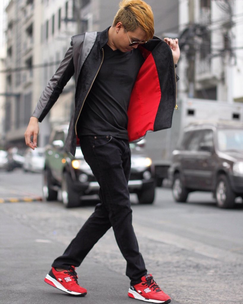 Pahdeedee's tweet photo. Makati StreetStyle #menswear Photography by Shayna Cua of FIP makati ❤️ https://t.co/IXEgYIdvRd
