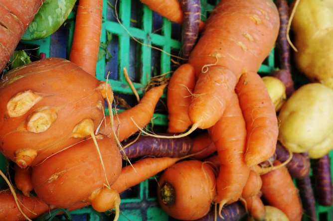 How our new-found love for #wonkyveg could cut down waste bit.ly/2147JM3