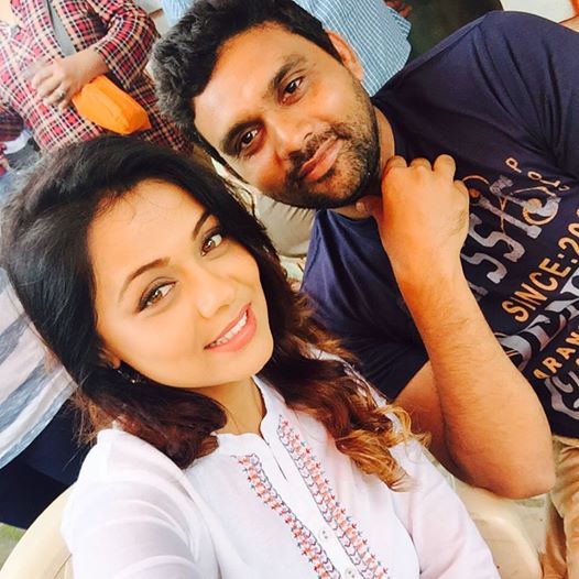 PrarthanaBehere's tweet photo. And @IamSadachari shooting pic selfie with my director @Ashishwagh! #IWillNotTolerate you guys not watching my #film https://t.co/09M2El4zSW