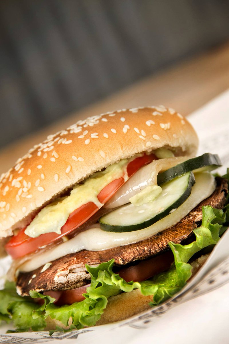 BazarFUSION's tweet photo. ¿Eres vegetariano o quieres comer saludable?
@chimiburger1 trae hamburguesas veggie al #FestivalGastronómico 🍔 https://t.co/UfB6Wjznuv