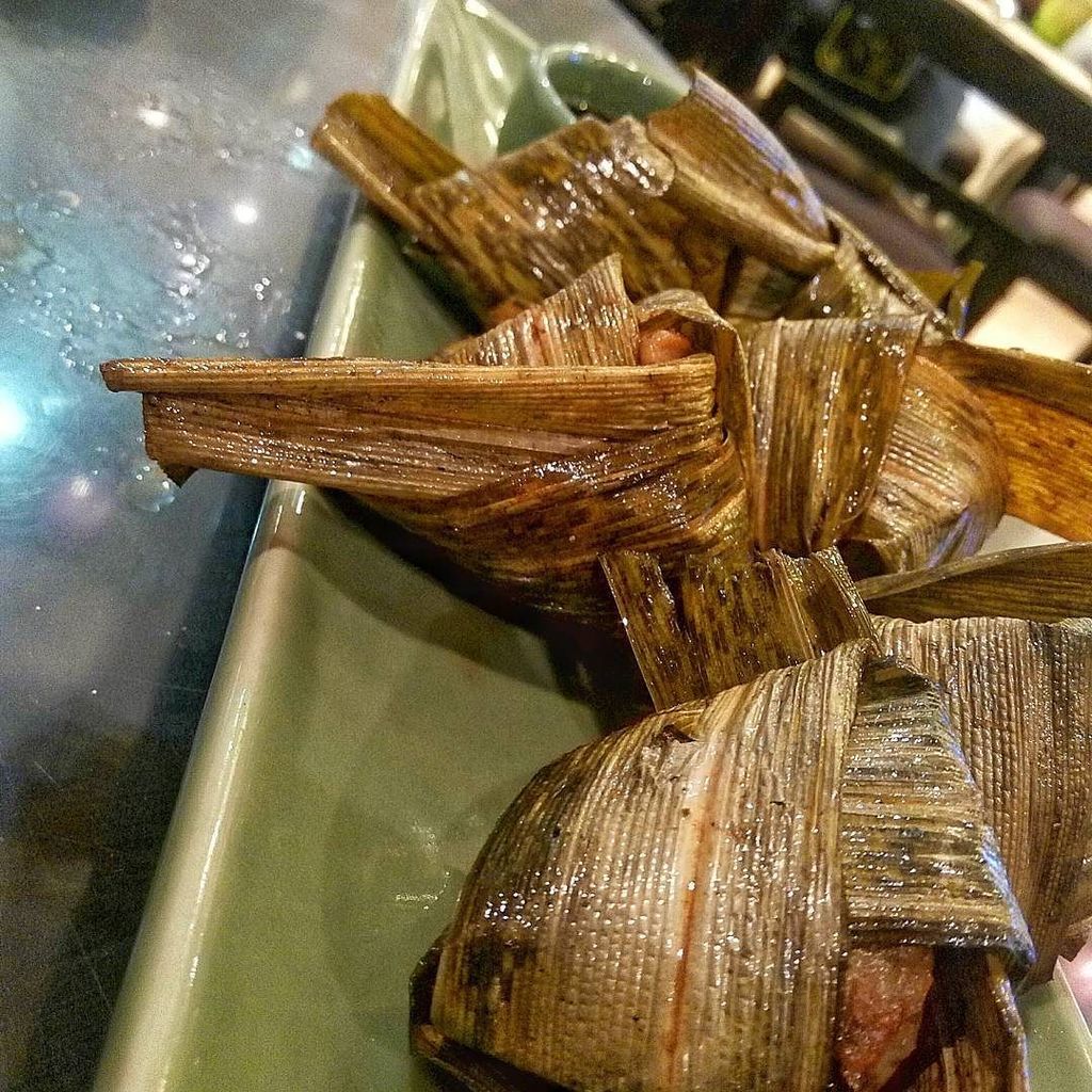 foodb0t_tweets's tweet photo. Chicken wrapped in Pandan leaves. #soi #foodie #livelifetasty #foodislove #foodislife #foodisbae #happytummy #yesyuโฆ https://t.co/nExJL51zI6