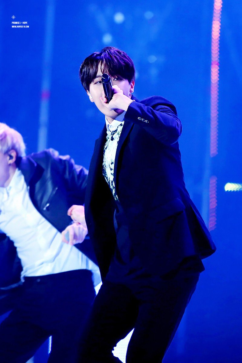 PromiseJHope's tweet photo. #홉이생일ㅊㅋ #HappyJHOPEday #제이홉 Happy Birthday @BTS_twt ❤️ https://t.co/EZuuyqo2Lr
