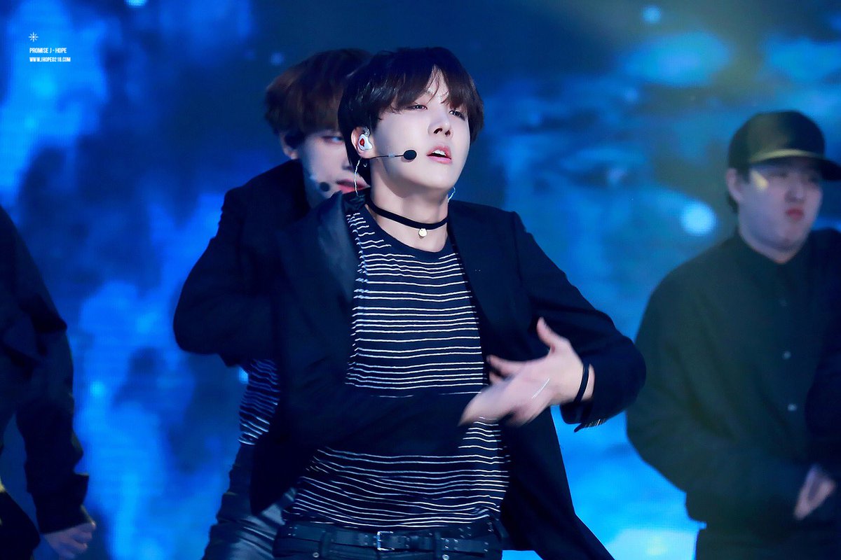 PromiseJHope's tweet photo. #홉이생일ㅊㅋ #HappyJHOPEday #제이홉 Happy Birthday @BTS_twt ❤️ https://t.co/EZuuyqo2Lr