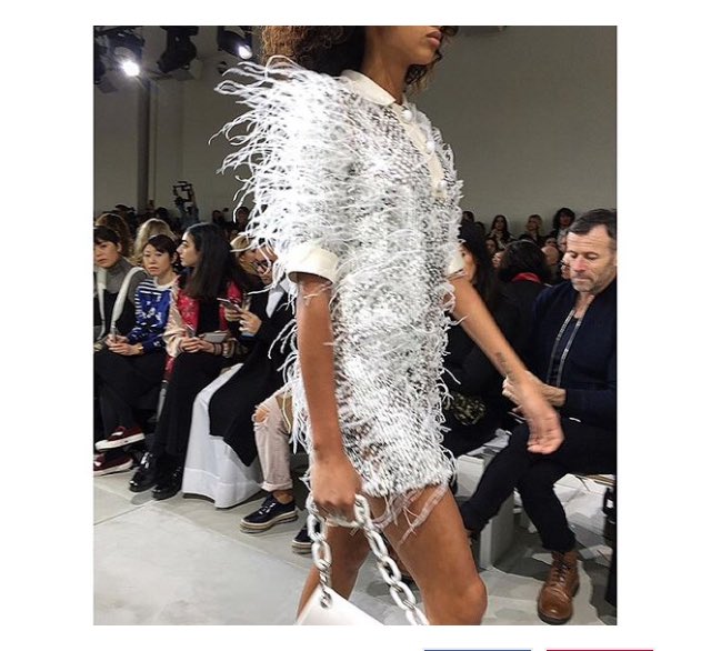 BreakInspi's tweet photo. @MichaelKors presentó su colección Fall 2016 el miércoles por la mañana en Nueva York #breakinspiration https://t.co/yb7KVa52Go
