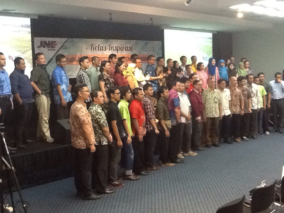 Terimakasih <a href="/MemberiID/">Komunitas Memberi Indonesia</a> <a href="/yuswohady/">yuswohady</a> dan para UKM yang sudah datang, semoga sharing #KelasInspirasiJNE bermanfaat.