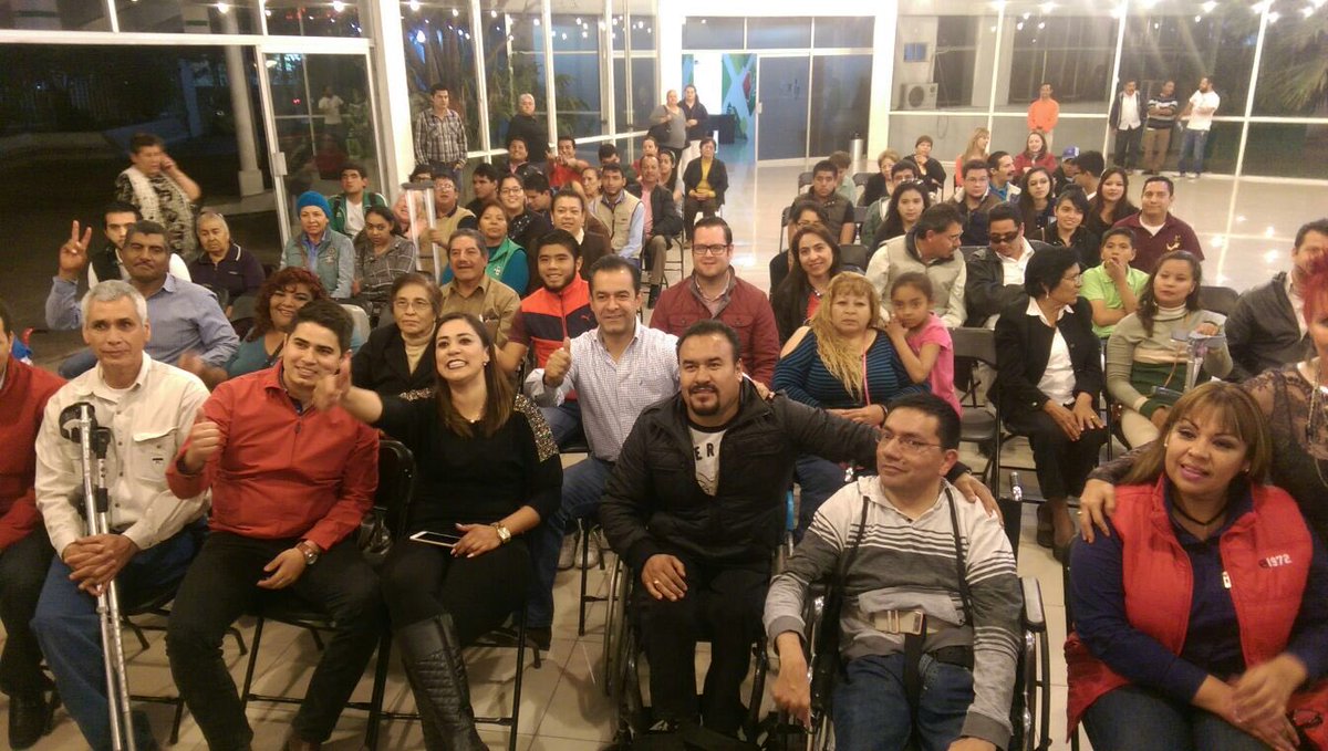 MakySolisN's tweet photo. Toma protesta @juan_dgo como representante del mov de discapacitados jóvenes de @cnopdurango le deseamos éxito! https://t.co/1HCZYMUzNZ