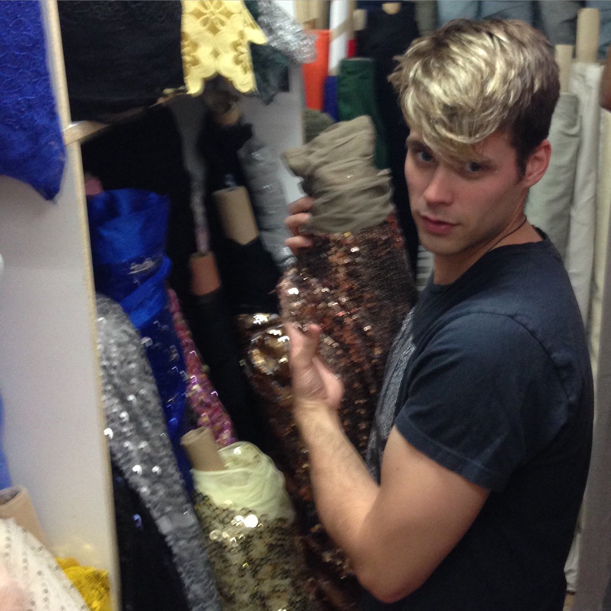 Bielfield's tweet photo. Getting styled for the weekend 😂😂 #fairday #KingsAndQueens #QueensofStyle #Kingsofstyle #styling #mardigras2016 https://t.co/unsnrtKGkW