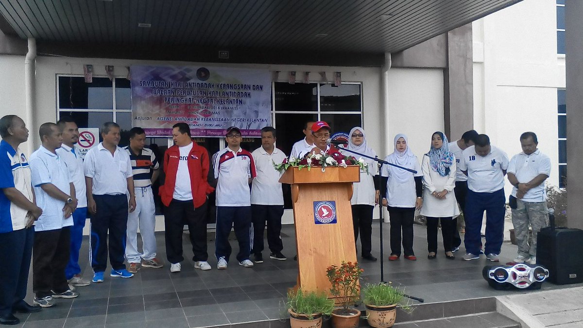 aadktanahmerah's tweet image. Penolong Pengarah @aadkkelantan iaitu @tawfikteow sdg memberi ucapan dlm Prhimpunan #HADAK .@KPAADK @AADKMalaysia