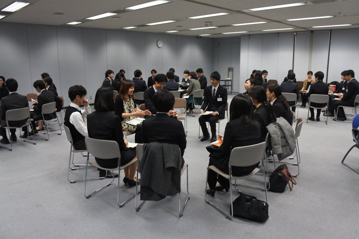 特許庁採用担当 昨日 既卒者 社会人向け説明会を開催しました 既卒で特許庁に入庁した職員が 転職の契機や既卒での採用 仕事のやりがい等について説明した後 座談会を行いました T Co Jyx4c3fscr