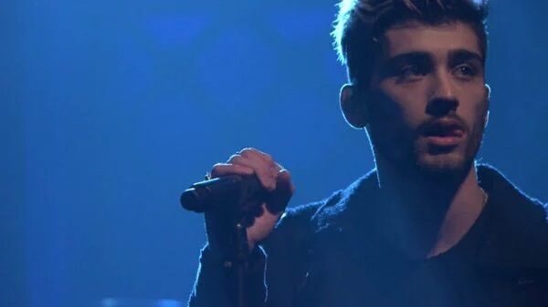 Zayonce1D's tweet photo. Zayn is so perfect. #ZAYNOnFallon https://t.co/DeWvRJLEuN