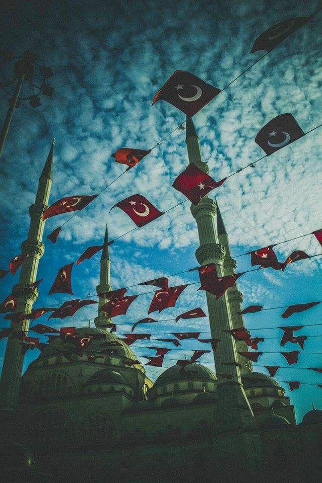 Bire hainler, Bu şanlı Türk Bayrağını semadan indiremeyeceksiniz. Bu Ezan sesini de minarelerden kesemeyeceksiniz!!!