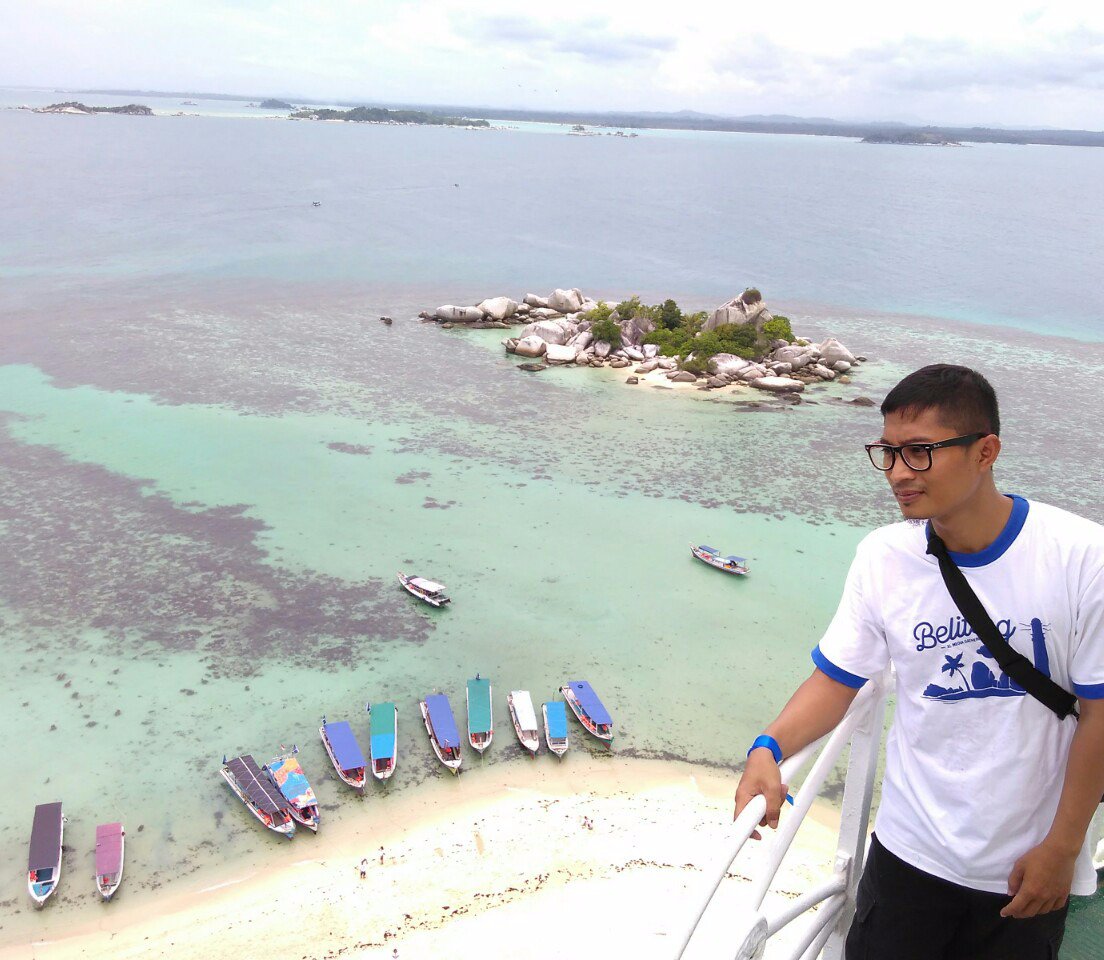 ErdinAlbert's tweet photo. @Puncak menara Pulau Langkuas dg 330 anak tangga, lantai 8...kereen.#MediaGhatering2016#LoveBelitung@XL123 https://t.co/nvxgO5LKjG