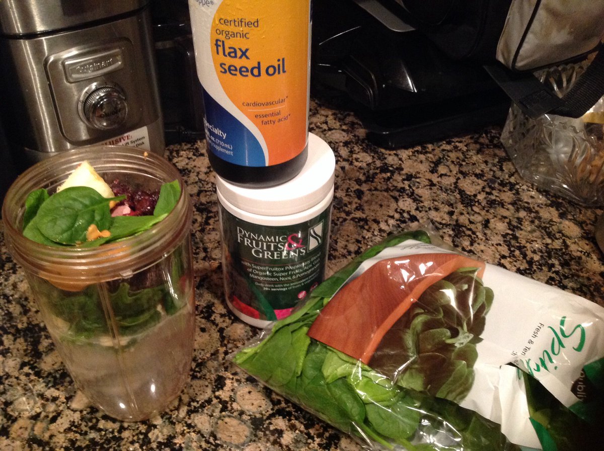 TheWholeYou's tweet photo. Today's protein shake🍃w/ spinach,vanilla #protein , blueberries, banana🍌,peanut butter, #flaxseedoil #dynamicgreens https://t.co/aDjdARpzEr
