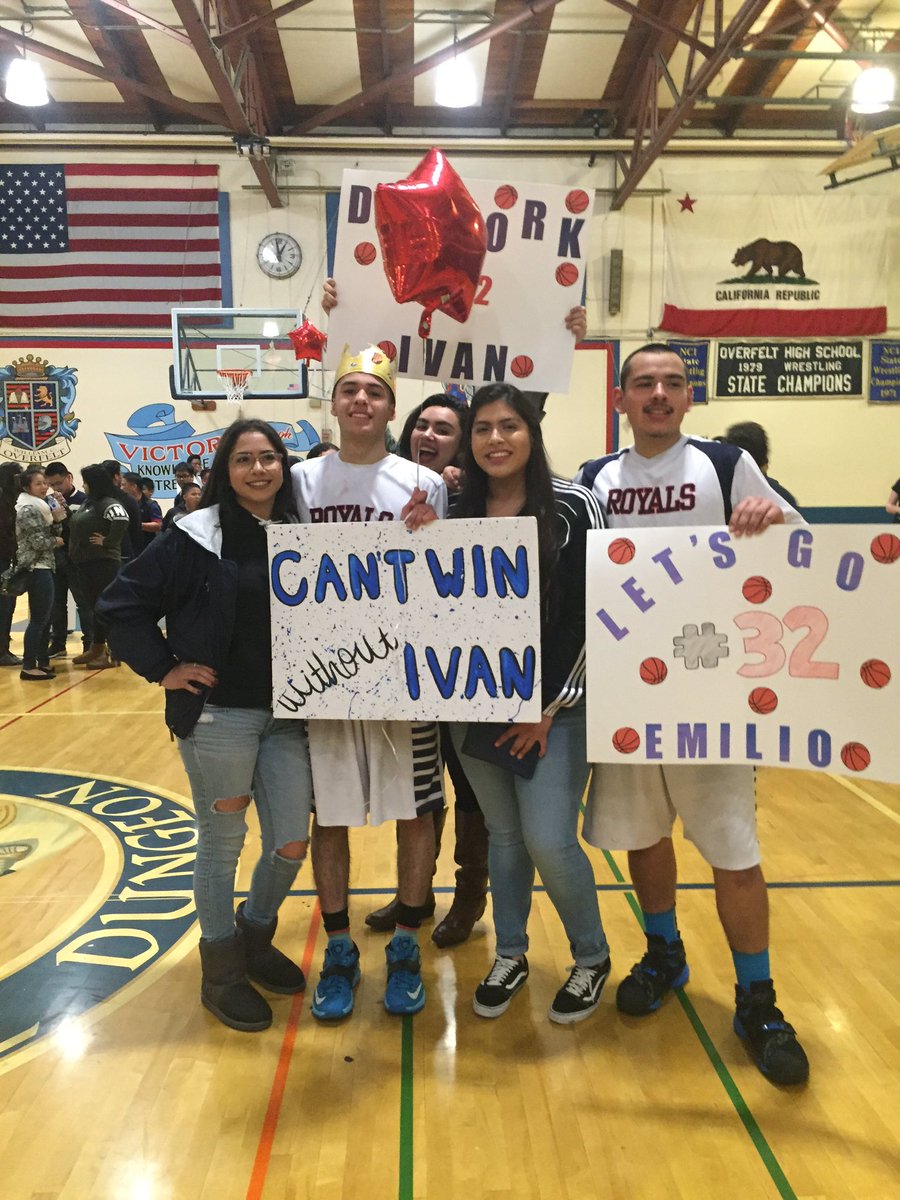 gonzalez1463's tweet photo. Good Stuff❤️💙🏀 #32 #52 #SENIORS #SorryIvan 😂😩 https://t.co/wgpIGzOrK5