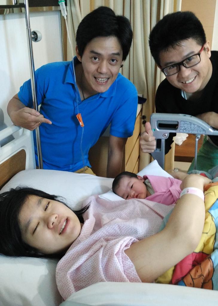 KeiSavourie's tweet photo. Hari ini saya jadi uncle! Nadia Valerie Wibowo, satu-satunya baby yang saya suka di dunia. 😚😚😚 https://t.co/2bcGhHebEK