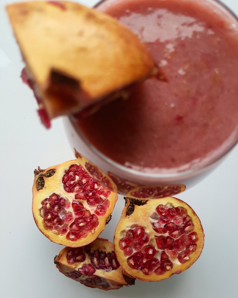 DirtyCooking's tweet photo. Fresh Pomegranate Smoothie, the perfect way to start your day! #smoothie #delicious #foodie #morningmaddness https://t.co/ekht0tuykm