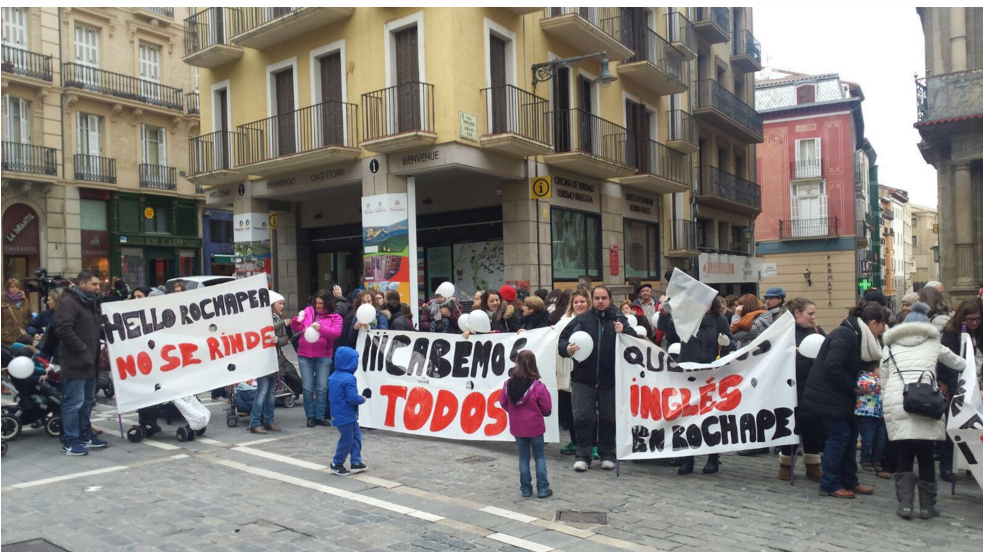 NavarinoHackney's tweet photo. @DiarioPattarra y @Dulanz_DN modo @DinoAltavez anunciando la #HelloRevolution . #RebeliónEveryWhere https://t.co/ZkLFeOXIHK