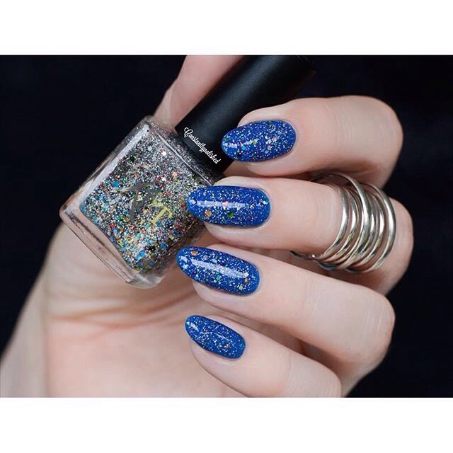 Cool Under Fire topped with Wall Of Fame glitter topper |polishedbykpt.com #notd #nailitmag #polishedbykpt