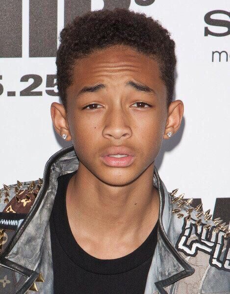 SkyNewsEU's tweet photo. Check out the richest TEEN celebrities under 18 years old! 
See below:
https://t.co/YwFIYpl4Ka https://t.co/tZOyJ8KkYO