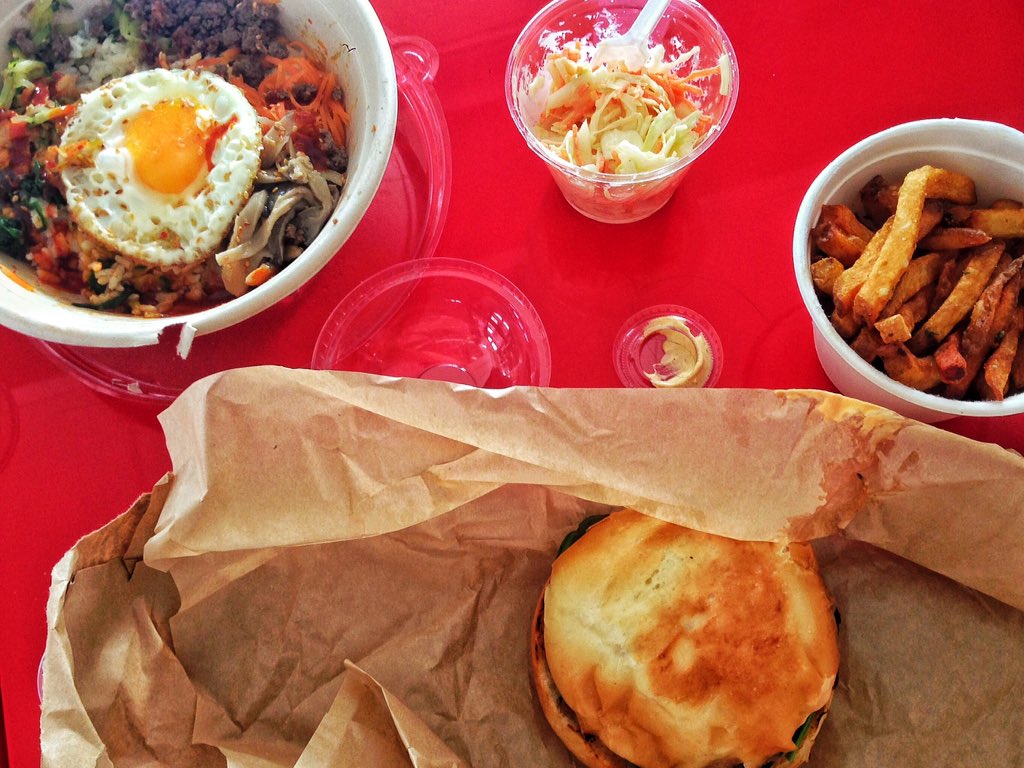 Ce #midi test de @deliveroo_fr et @takeeateasy_fr avec le Mokoji et le Edmond ! #bordeaux #restaurant #instafood