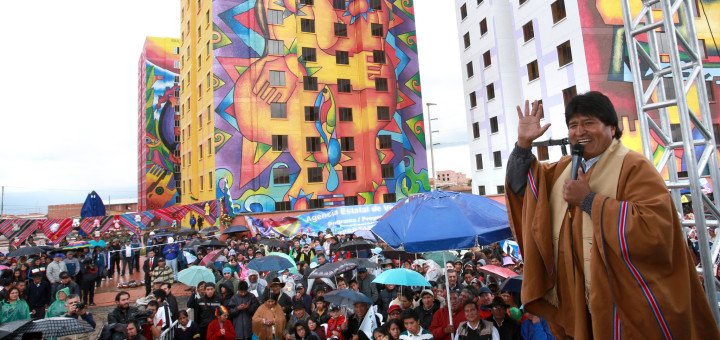 YiraenLP's tweet photo. #Evo inauguró el barrio Whipala, compuesto por una galería de arte de 14 murales Leer Nota https://t.co/LlNaeTqxZf https://t.co/VOuVHOEnnE