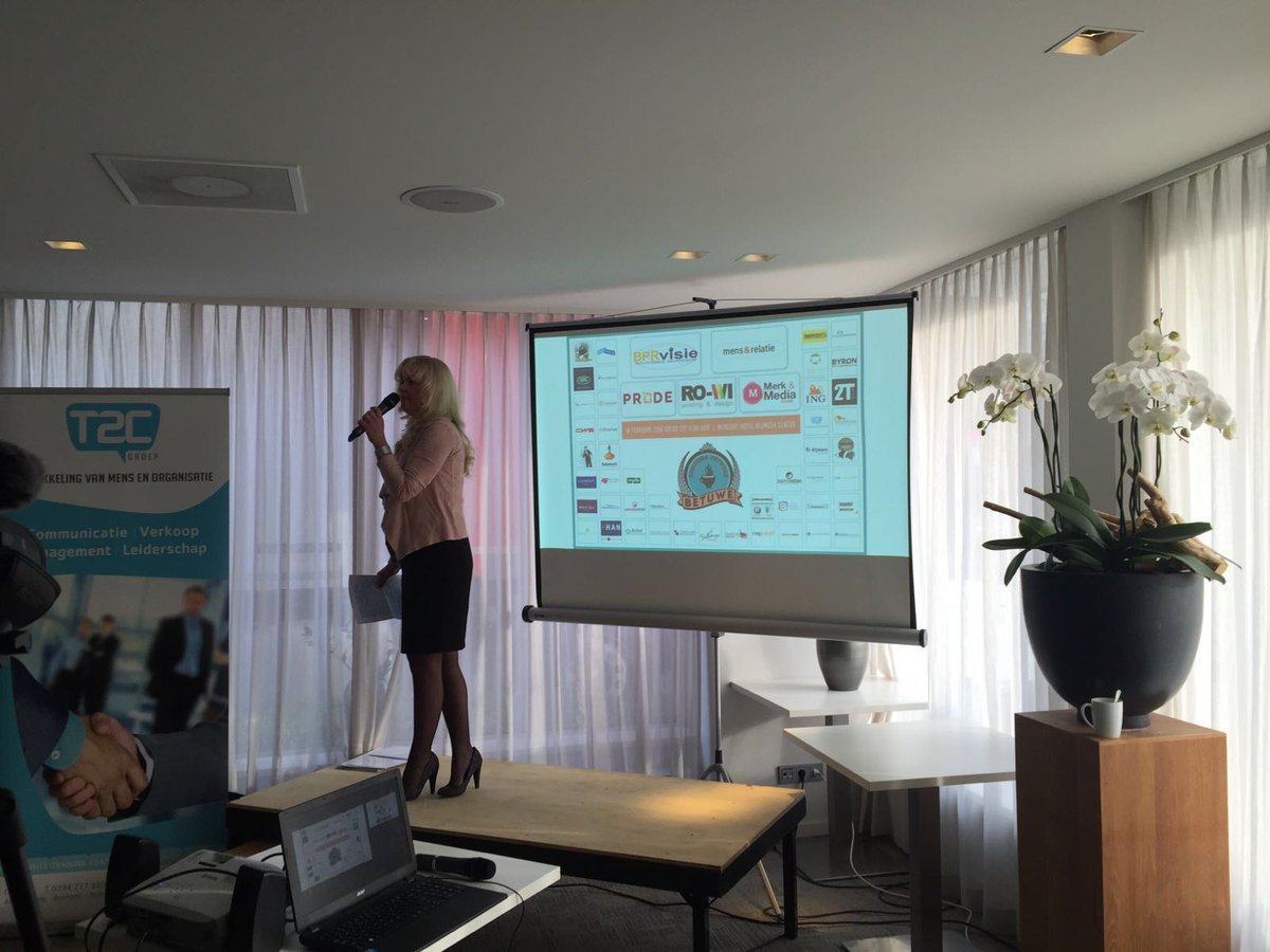 MercureNijmegen's tweet photo. Geslaagde netwerkbijeenkomst van @BusinessBetuwe . Ruim 100 bezoekers verwelkomt met lekkernijen van @NoviaVerde . https://t.co/hwQZ8gKcNM