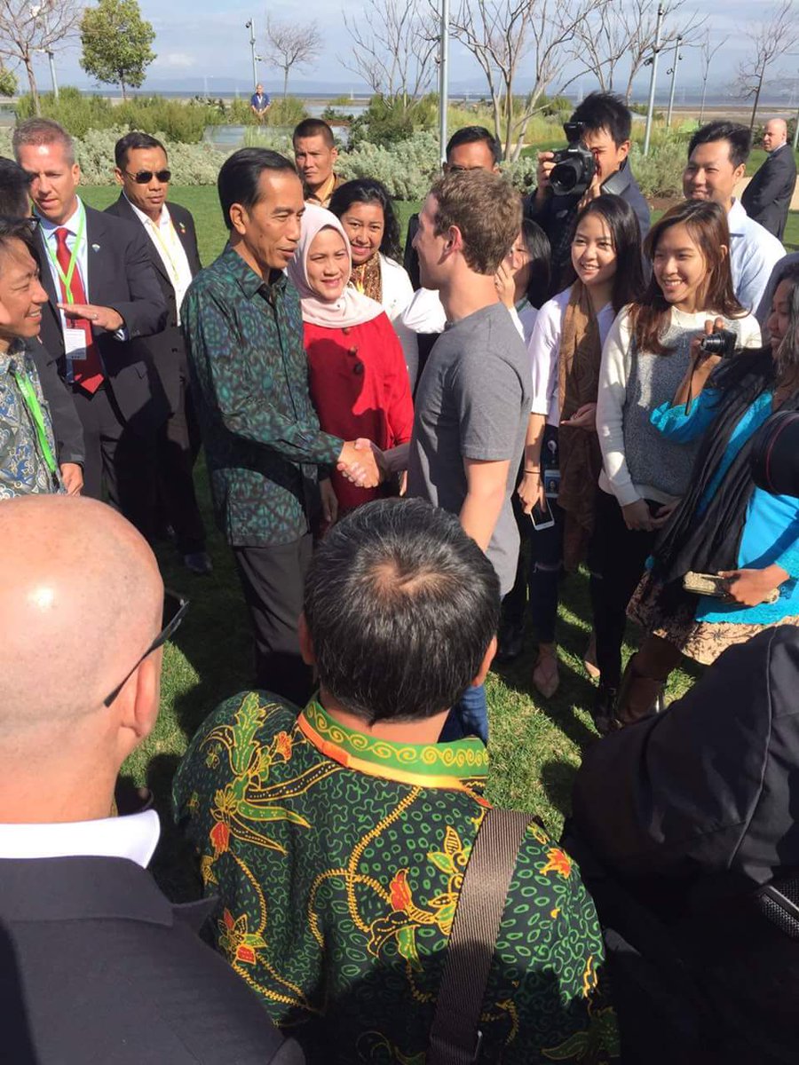 rudiantara_id's tweet photo. CEO FB Mark Zuckerberg dukung inisiatif Empowering Leaders of Peace through Digital Platform yg diinisiasi Pres RI. https://t.co/3g4op49gvr