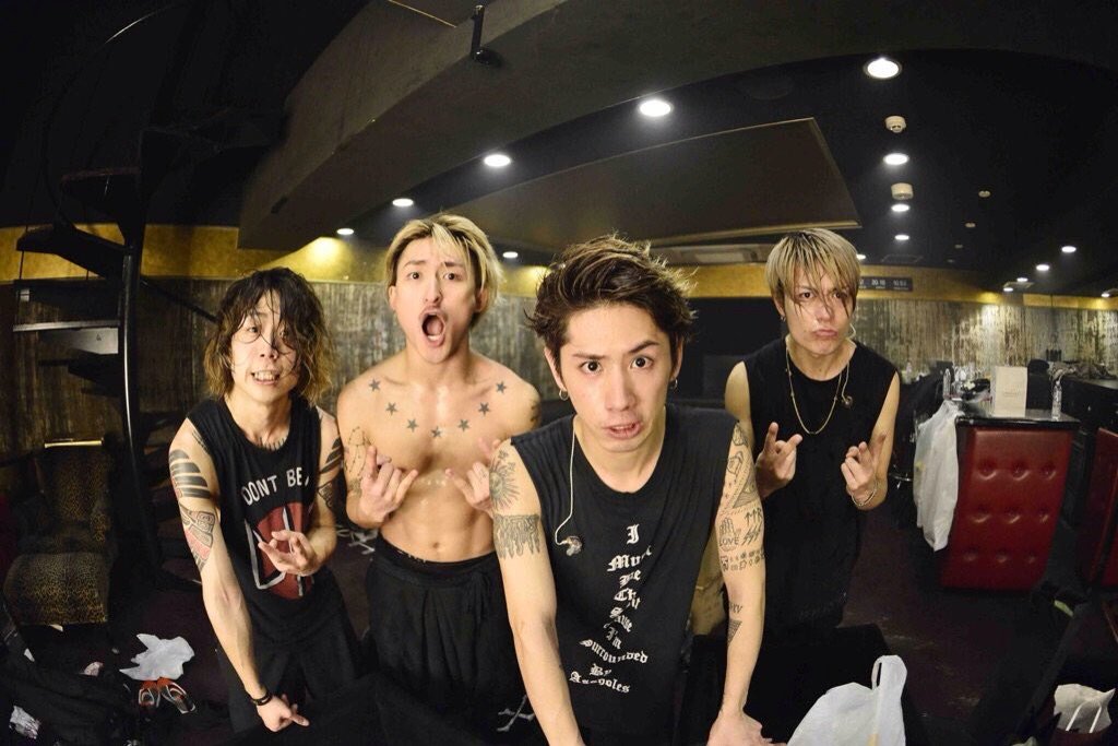 ra__OORer's tweet photo. 友達がCMで"Wherever you are"聞いて((どんな人が歌っとるん？)) て興味もってくれたの嬉しかった（＾_＾）

バラード以外のONEOKROCKも聞いてみてほしいなと思った今日この頃〜 https://t.co/DJcmhevjqk