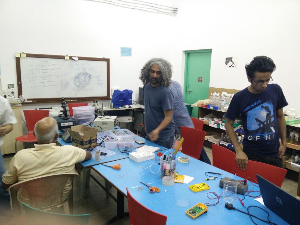 gnowgi's tweet photo. #diycube preparing for the diy biology workshop. The pic was taken yesterday evening https://t.co/RVl7dUabjw