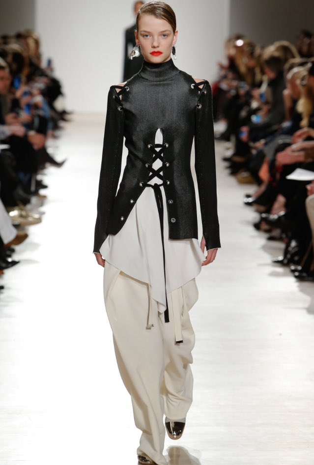 BreakInspi's tweet photo. Lazaro Hernandez and Jack McCollough presented their Fall 2016 show for @proenzaschouler #breakinspiration https://t.co/y2QY6cZ71j