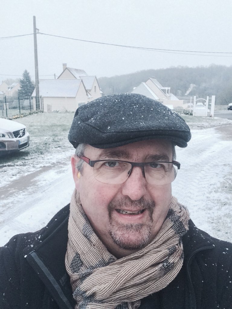 beau portrait ! RT <a href="/VouvrayGautier/">Benoit Gautier</a>: Mise en bouteille   Mill2015 sous la neige #vouvray #loirehiver #Touraine