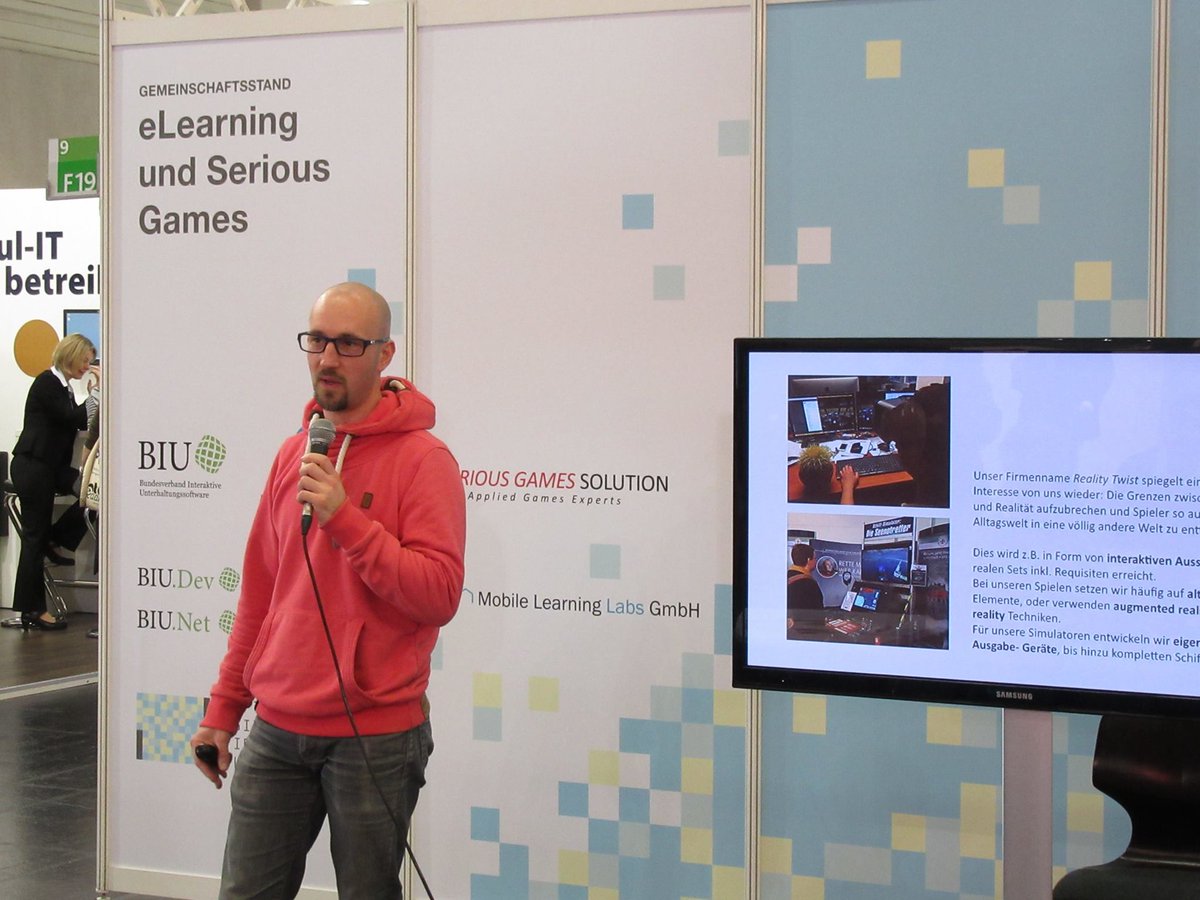 Clemens Hochreiter von <a href="/RealityTwist/">Reality Twist</a> mit einem Vortrag über mixed reality. #didacta2016