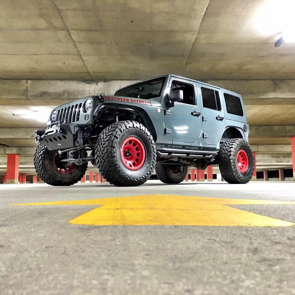Happy Thursday everyone! How many Jeep fans out there? 
#jeep