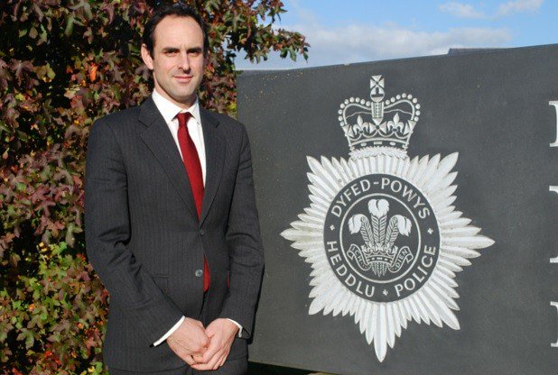 Carmjournal's tweet photo. Improvement needed at Dyfed Powys Police says review https://t.co/HdFmGrY8jd https://t.co/CwOcE9qiLv