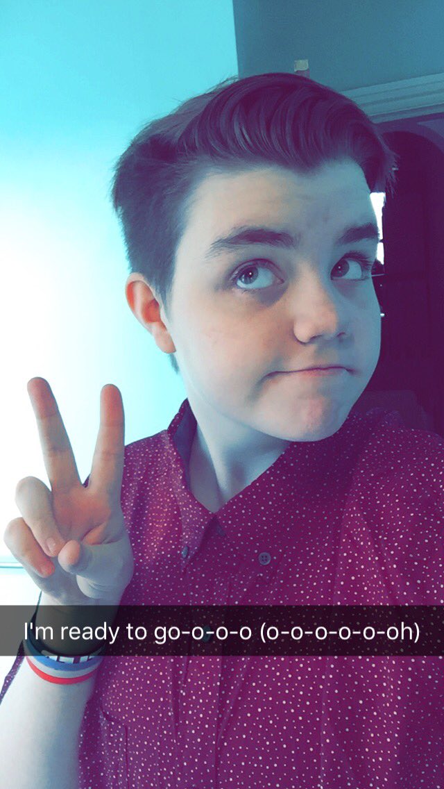 disasterspier's tweet photo. you either love them or i guess you don't ☄ my hair is different woooooahhh ☘ https://t.co/hIlXV0yGBJ