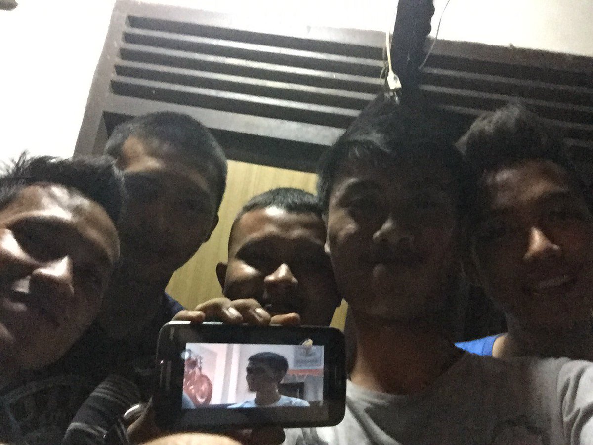 nobar 3d di tongkrongan anak smanda (kios)