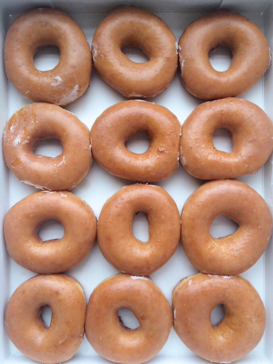 F00DP0RN's tweet photo. Nothing beats @krispykreme original glazed doughnuts 👌🏼 https://t.co/8lHaQEvQQV