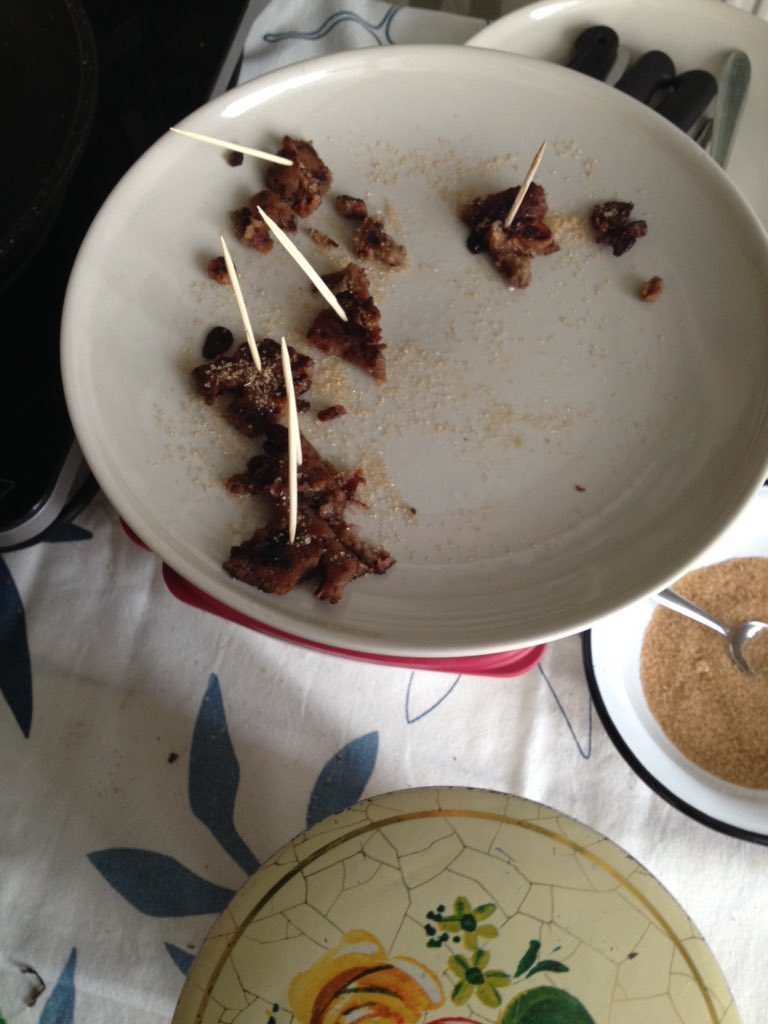 Lekker!! Balkenbrij en brokkenpap eten met <a href="/NMELiemers/">NME Liemers</a> en <a href="/defonkelsteen/">De Fonkelsteen</a> in <a href="/liemersmuseum/">Kunstwerk! Liemers Museum</a>. Project Theet en Doortje