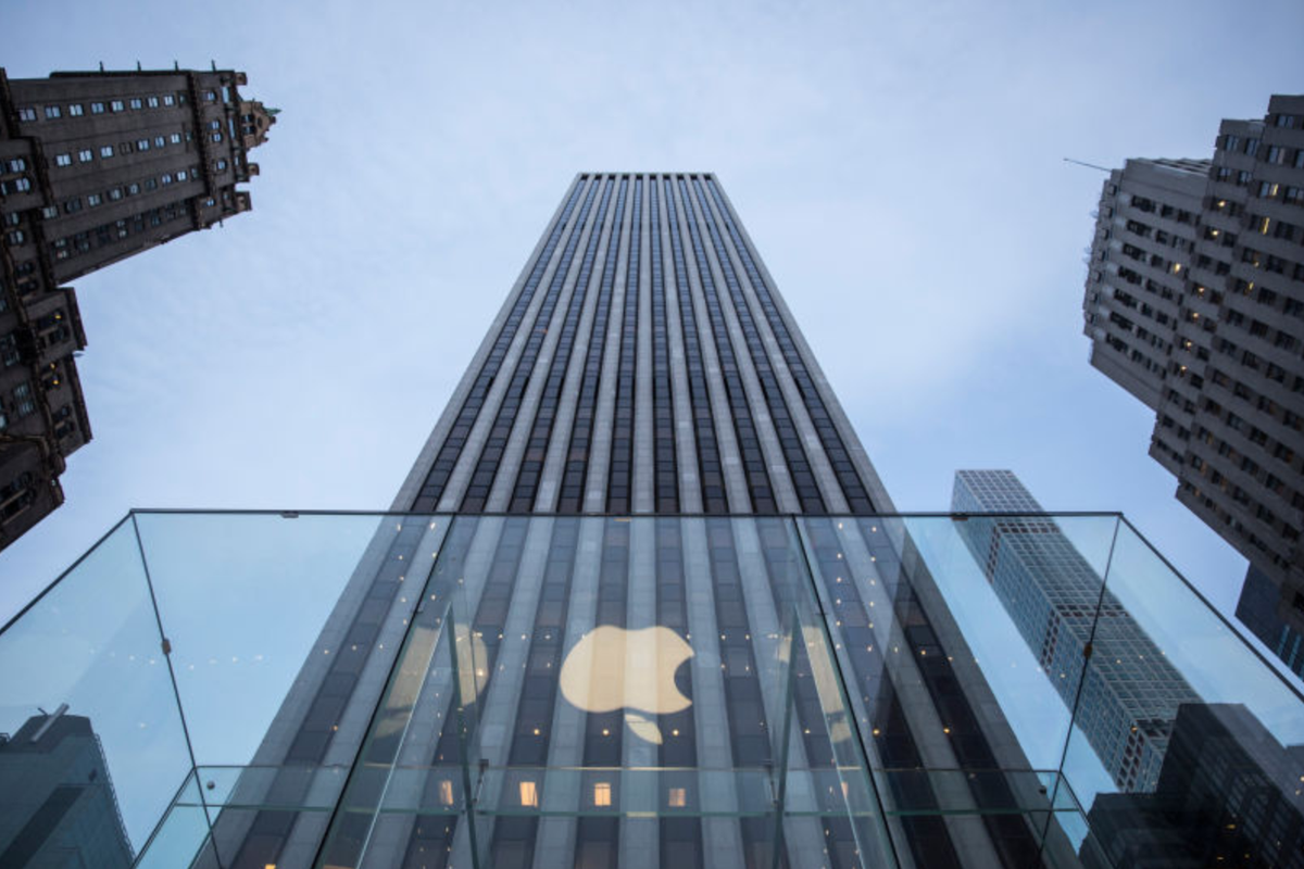 Huzzah_Studios's tweet image. Why You Should Care About Apple’s Fight With the FBI goo.gl/JEsbck #tech #encryptionmatters #cybersecurity